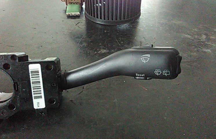 Conjunto / manetes de luzes e limpa vidros SKODA Fabia I Hatchback (6Y2) Imagem-1