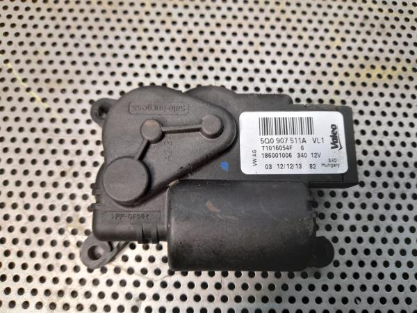 Motor del compuerta de la calefacción VOLKSWAGEN Golf VII (5G1, BQ1, BE1, BE2) Imagem-1