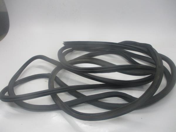 Goma genérica VOLKSWAGEN Polo (6R, 6C) Imagem-1