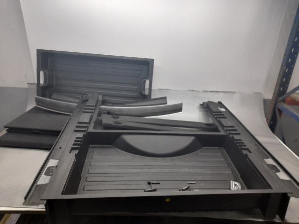 Quartela / Forra Mala AUDI Q7 (4L) Imagem-1