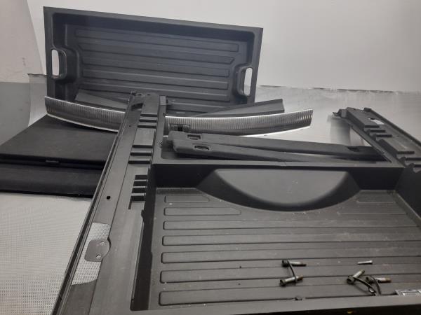 Quartela / Forra Mala AUDI Q7 (4L) Imagem-4