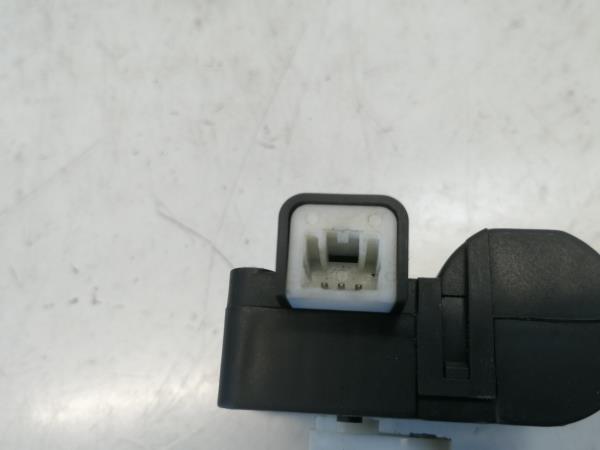 Motor del compuerta de la calefacción TOYOTA Corolla Hatchback (_E12_) Imagem-2