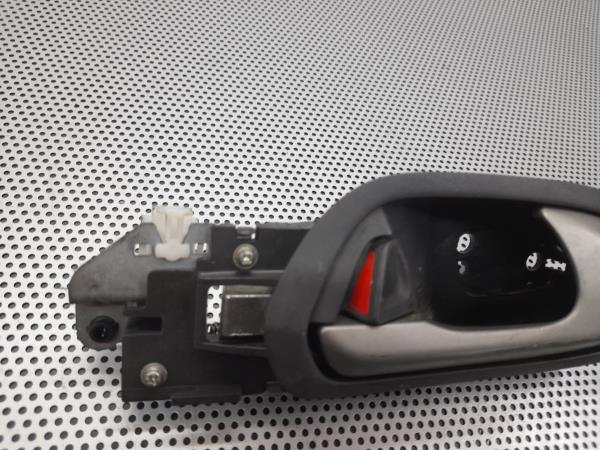 Puxador interior porta trás direito HONDA Civic VIII Sedan (FD_, FA_) Imagem-2 Puxador interior porta trás direito HONDA Civic VIII Sedan (FD_, FA_) Imagem-2