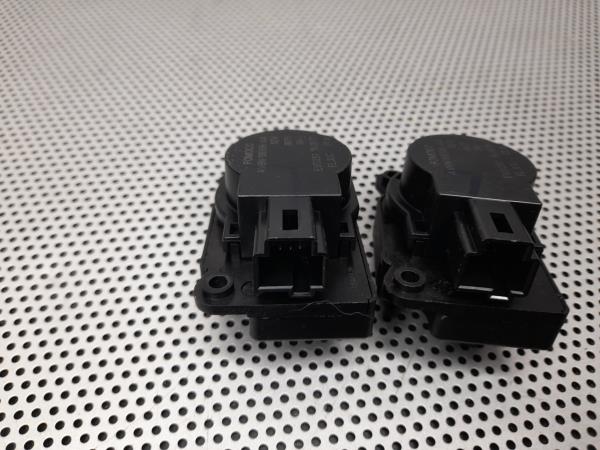 Motor del compuerta de la calefacción FORD Kuga II (DM2) Imagem-2