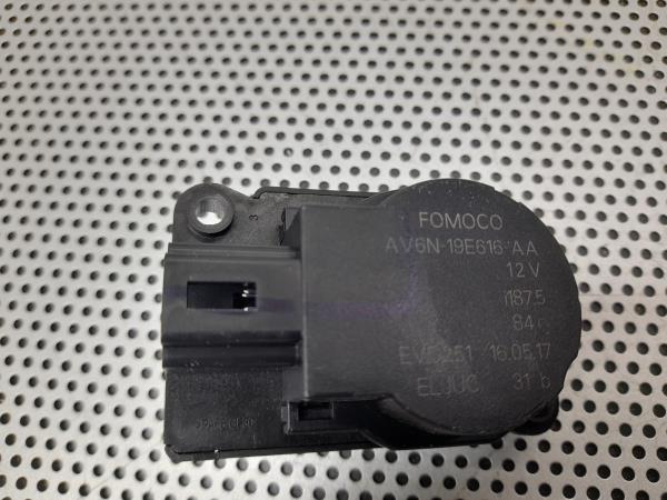 Motor del compuerta de la calefacción FORD Kuga II (DM2) Imagem-4