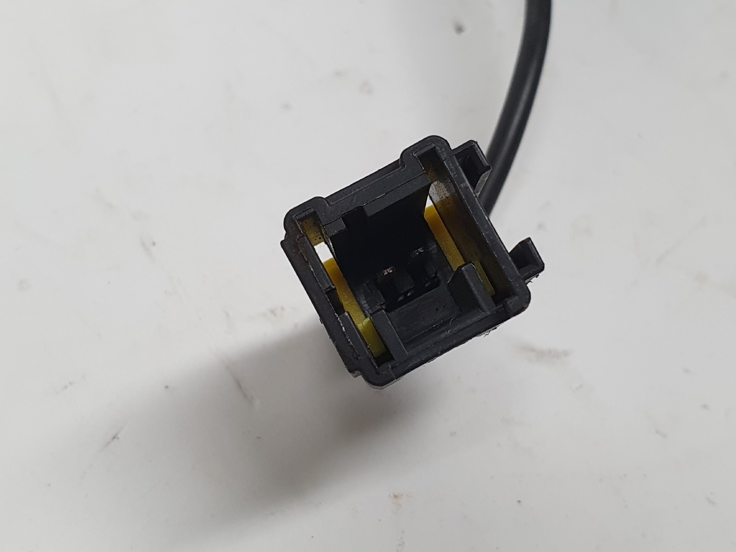 Hebilla de cinturón trasero izquierdo PEUGEOT 207 (WA_, WC_) Imagem-1