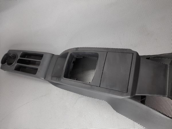 Consola central VOLKSWAGEN Polo (9N) Imagem-4 Consola central VOLKSWAGEN Polo (9N) Imagem-4