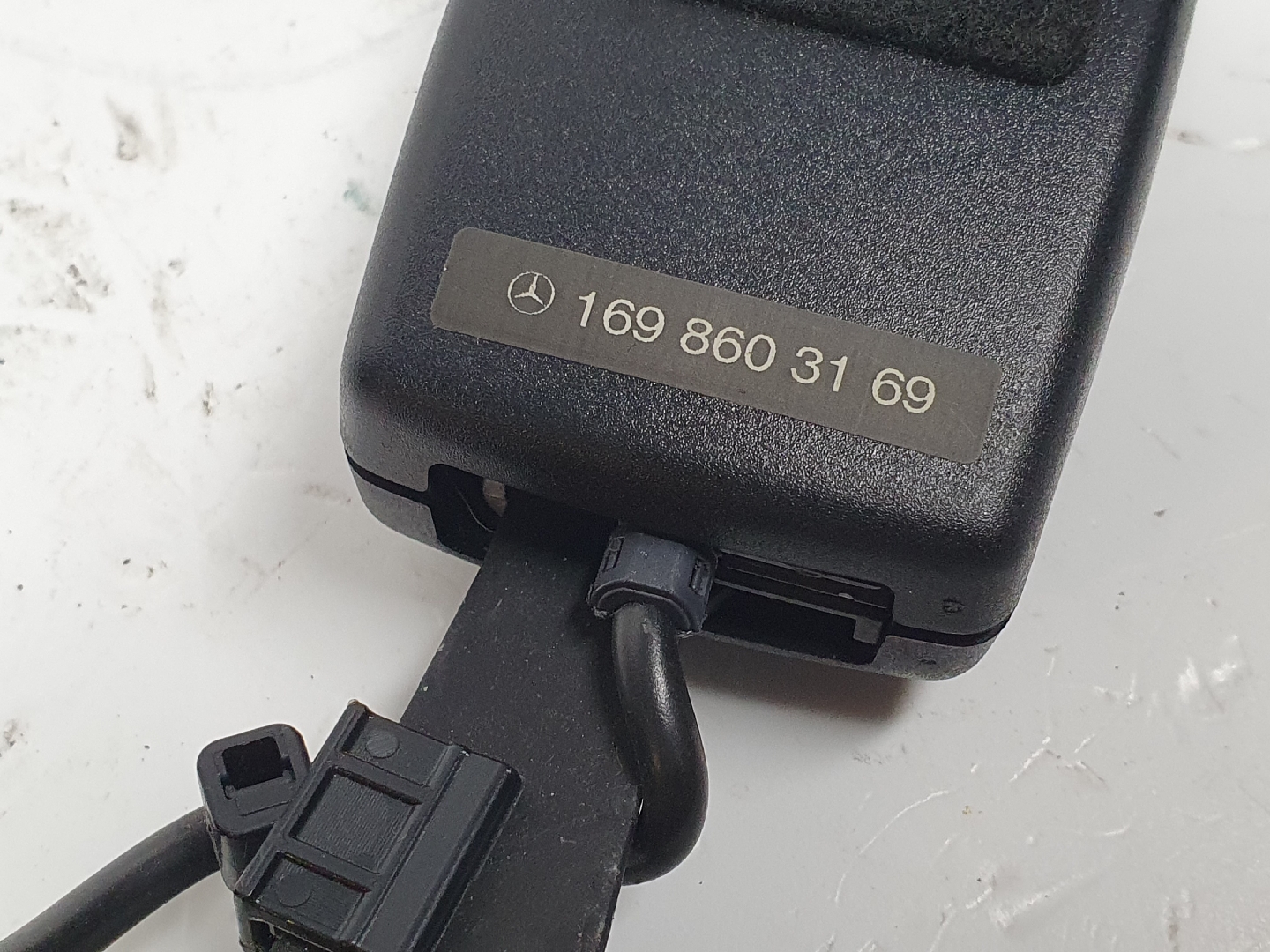 Hebilla de cinturón trasero izquierdo MERCEDES-BENZ Classe A (W169) Imagem-1