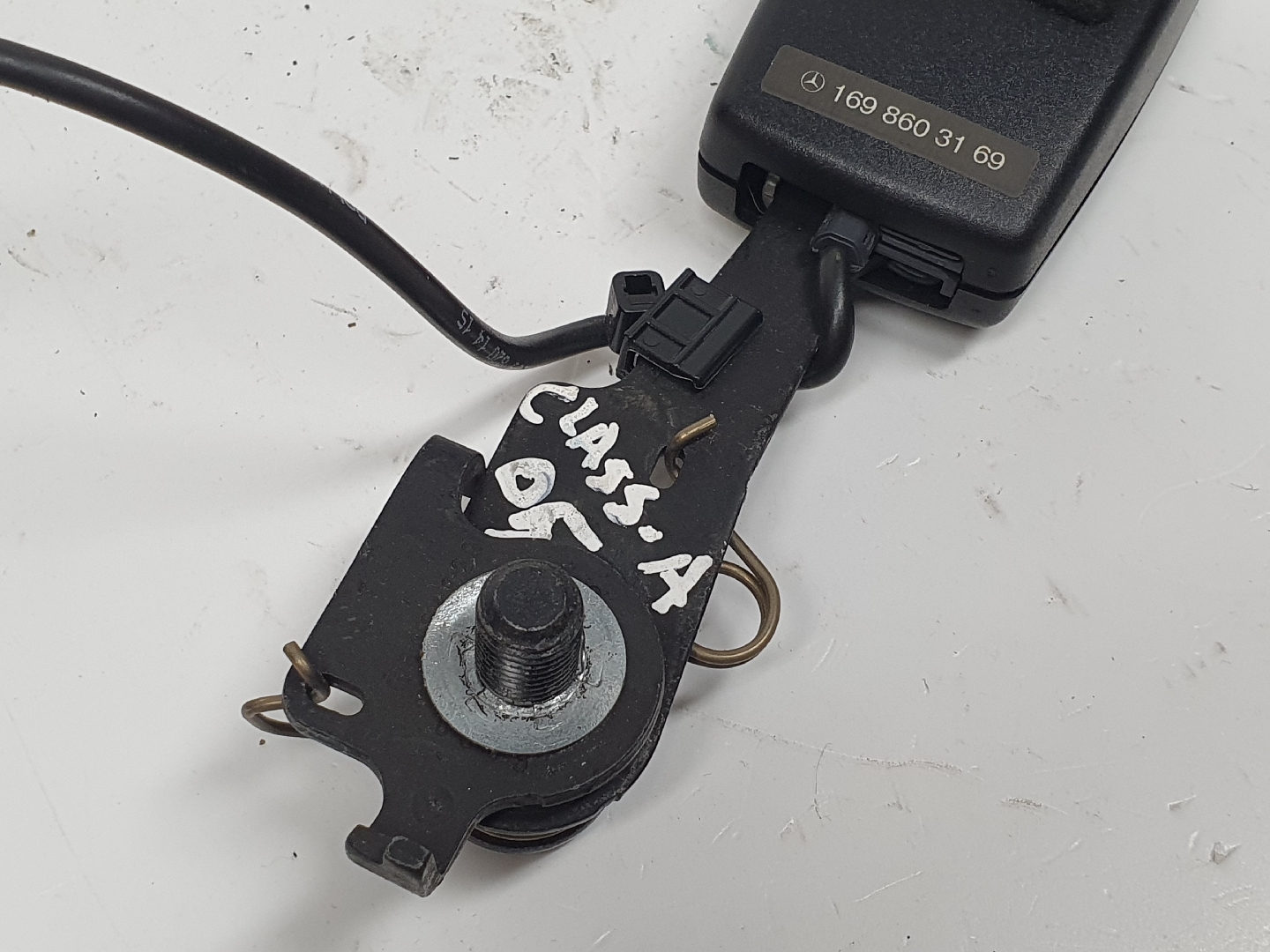 Hebilla de cinturón trasero izquierdo MERCEDES-BENZ Classe A (W169) Imagem-2