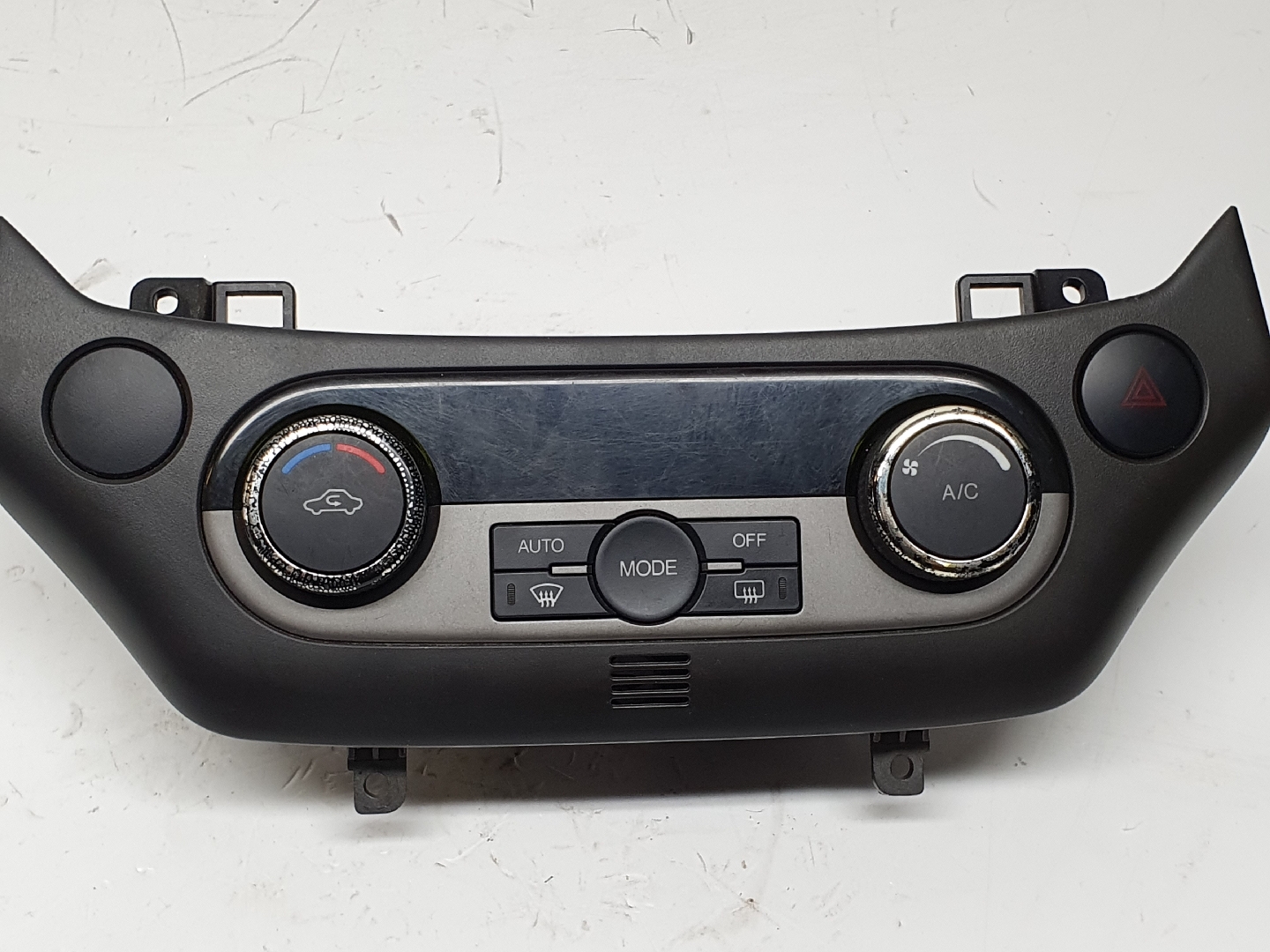 Comando chauffage / sofagem CHEVROLET Aveo Hatchback (T200) Imagem-1 Comando chauffage / sofagem CHEVROLET Aveo Hatchback (T200) Imagem-1