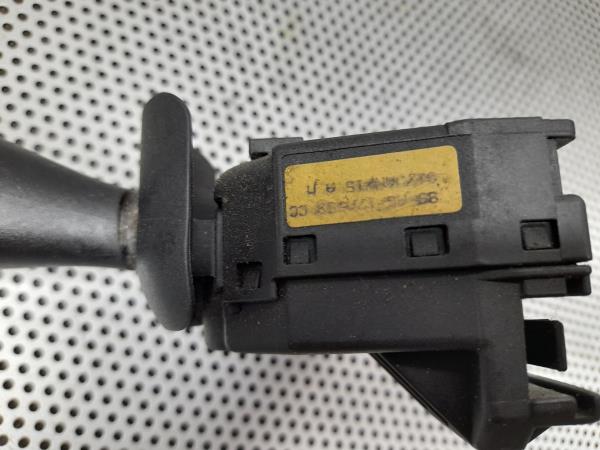 Conjunto / manetes de luzes e limpa vidros FORD Focus I Carrinha Van (DNW) Imagem-4