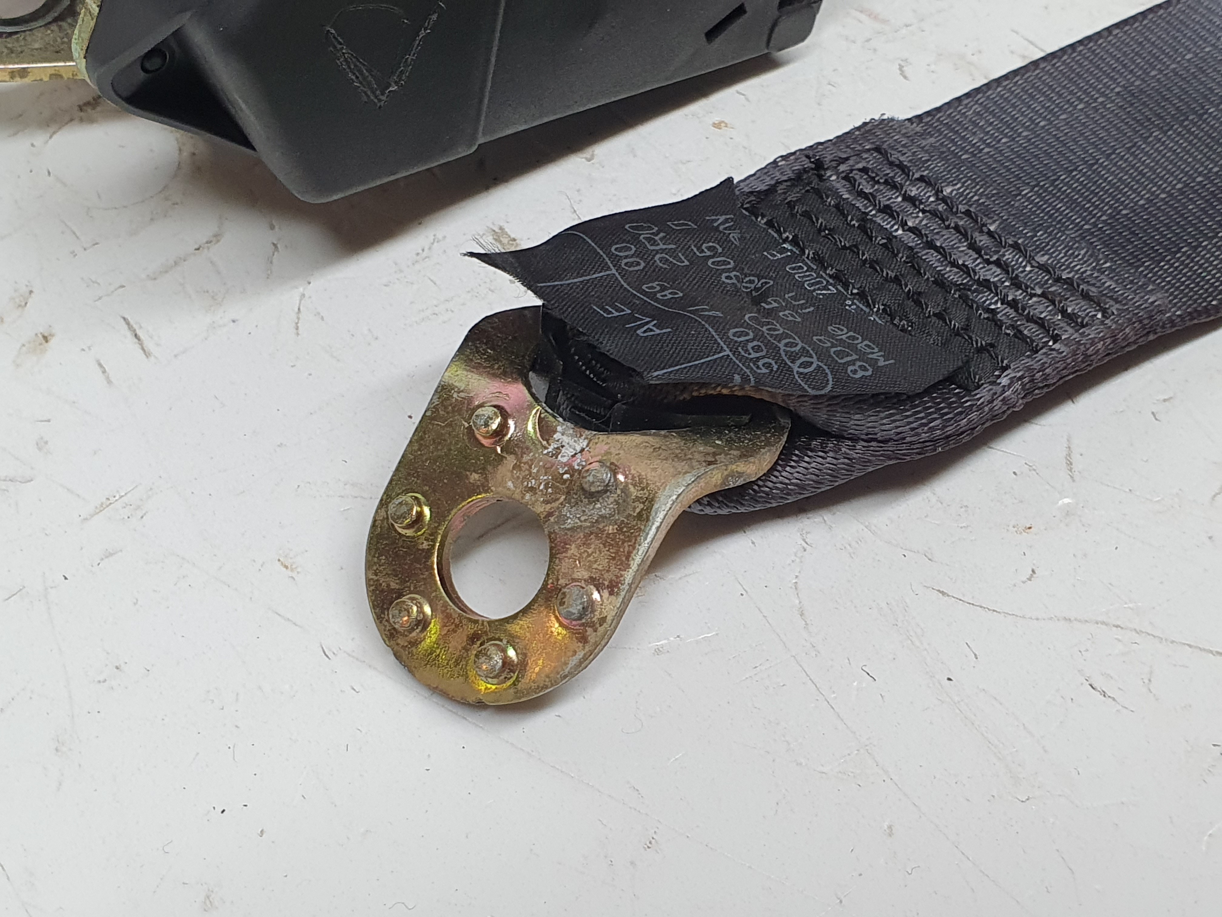 Left rear seatbelt AUDI A4 (8D2, B5) Imagem-1