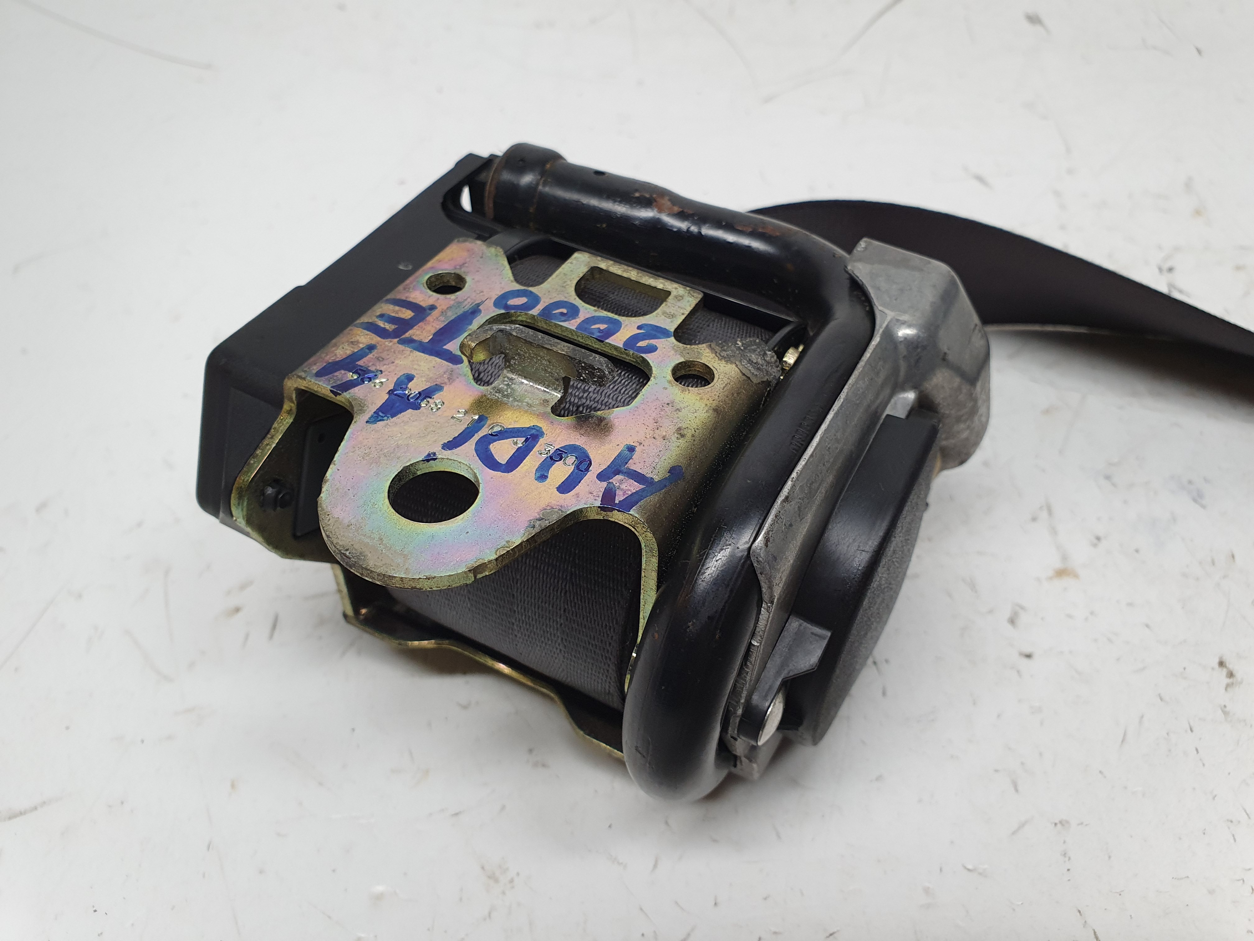 Left rear seatbelt AUDI A4 (8D2, B5) Imagem-4