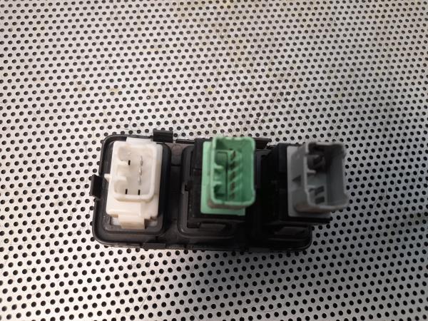 Botão / interruptor trancar portas SUZUKI Swift III (MZ, EZ) Imagem-2 Botão / interruptor trancar portas SUZUKI Swift III (MZ, EZ) Imagem-2