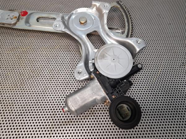 Elevador vidros frente direito TOYOTA Prius Hatchback (_W2_) Imagem-2