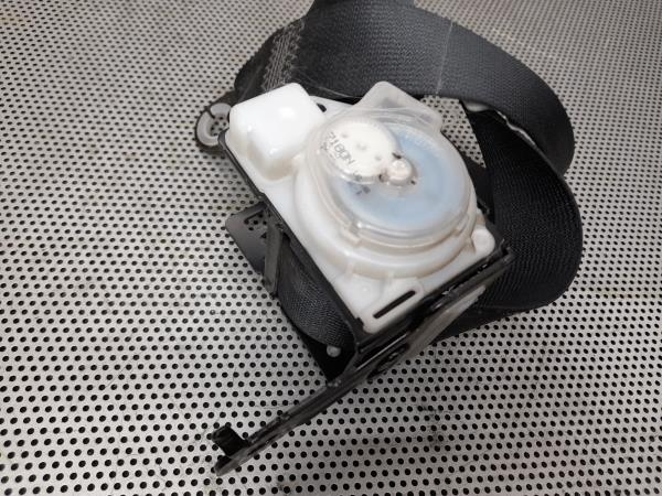 Right rear seatbelt TOYOTA Corolla Hatchback (_E12_) Imagem-1