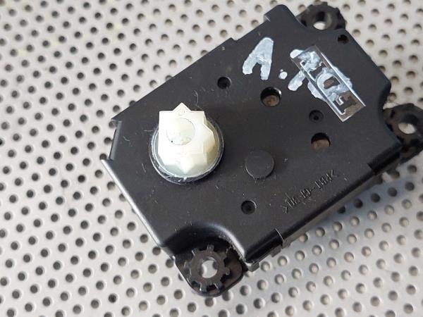 Motor del compuerta de la calefacción RENAULT Megane III (BZ0_) Imagem-2