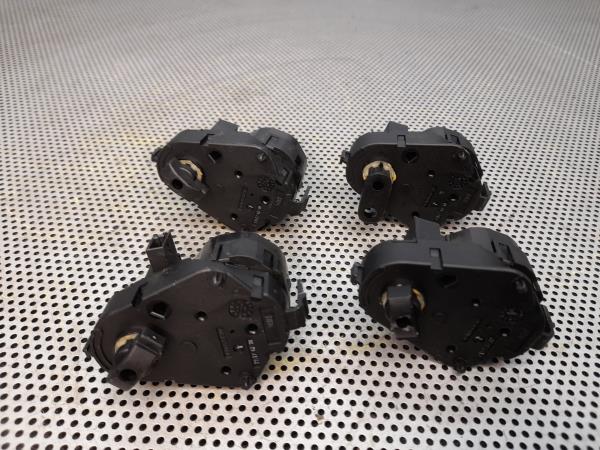 Motor del compuerta de la calefacción BMW X3 (E83) Imagem-2