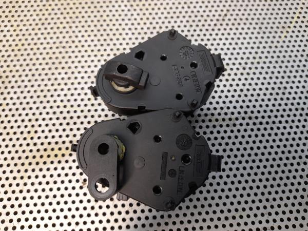 Motor del compuerta de la calefacción BMW X3 (E83) Imagem-7