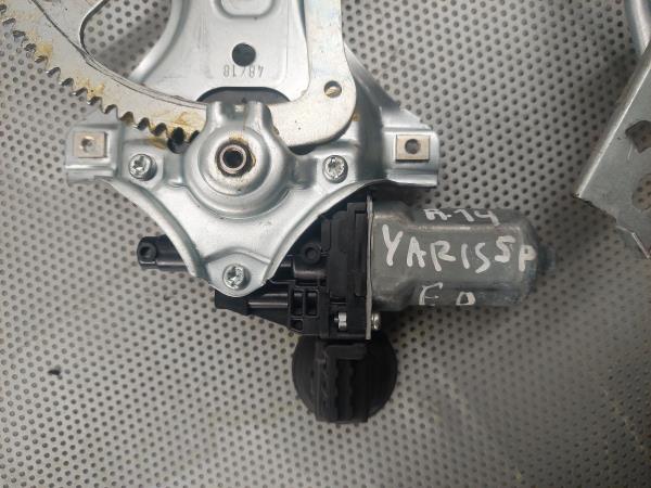 Elevador vidros frente direito TOYOTA Yaris (_P13_) Imagem-1