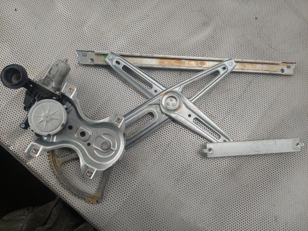 Elevador vidros frente direito TOYOTA Yaris (_P13_) Imagem-3