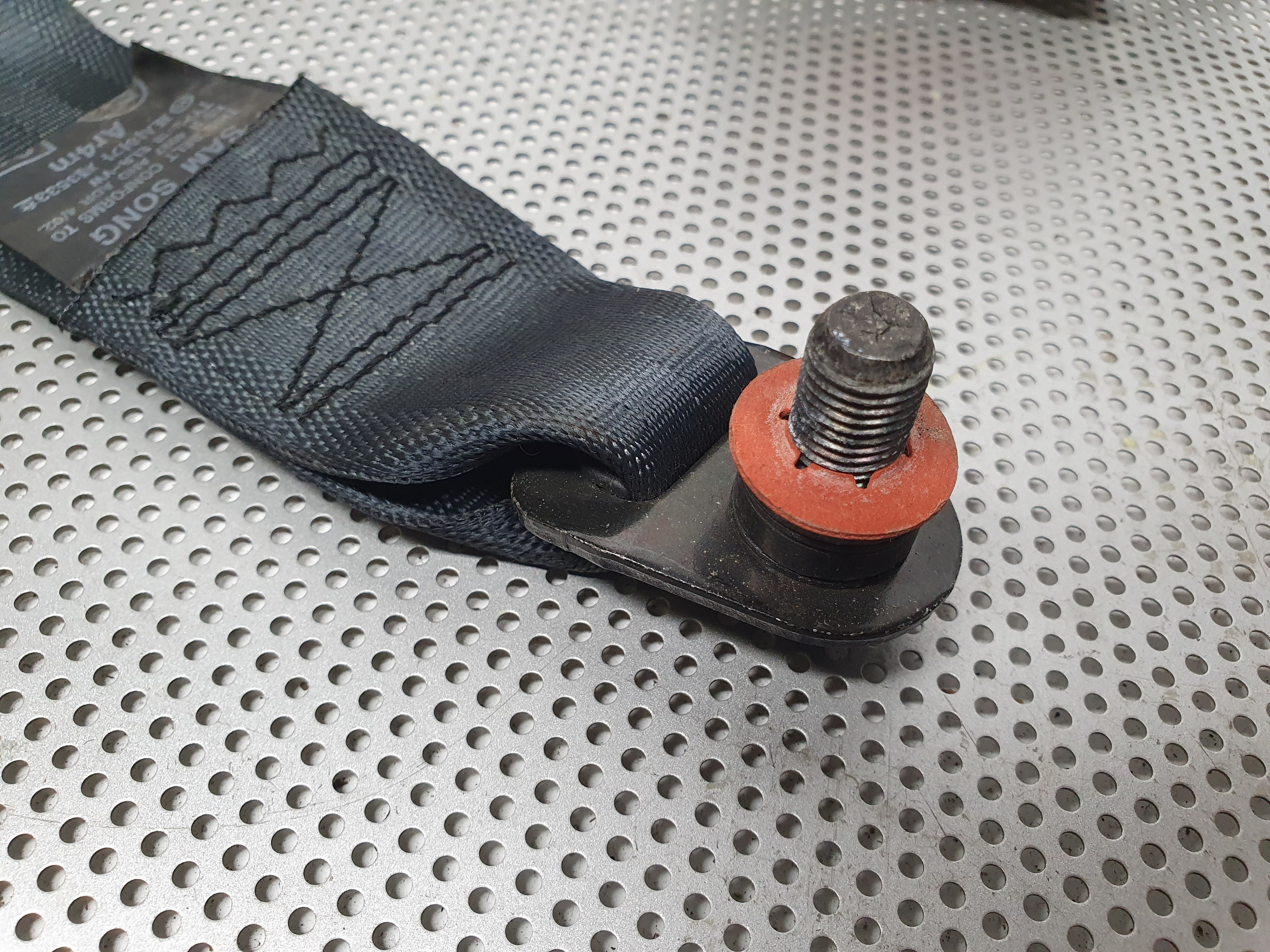 Left rear seatbelt HYUNDAI Getz (TB) Imagem-1