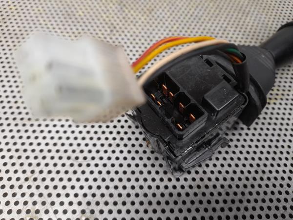Conjunto / manetes de luzes e limpa vidros CHEVROLET Spark (M300) Imagem-4 Conjunto / manetes de luzes e limpa vidros CHEVROLET Spark (M300) Imagem-4
