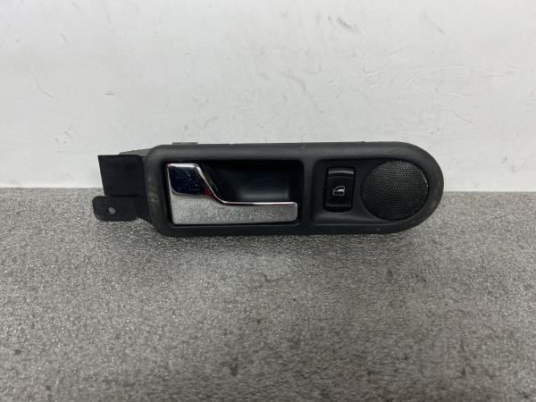 Puxador interior porta trás esquerdo VOLKSWAGEN Golf IV (1J1)