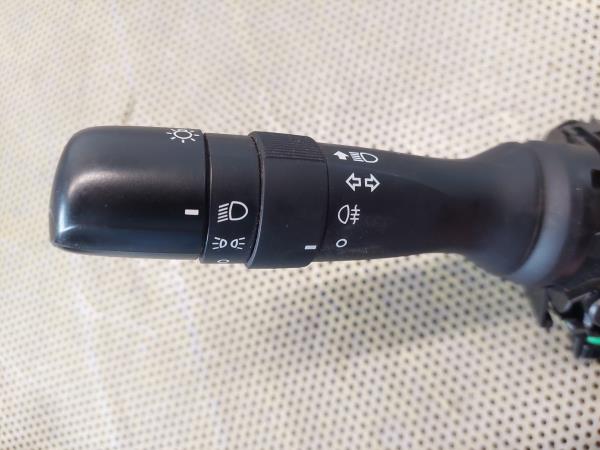 Conjunto / manetes de luzes e limpa vidros TOYOTA Yaris (_P15_) Imagem-2