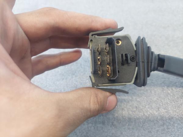 Conjunto / manetes de luzes e limpa vidros VOLVO 460 L (464) Imagem-1