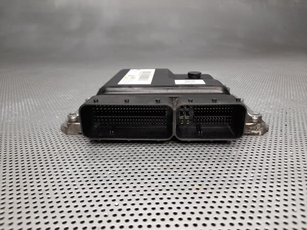 Centralina motor / ECU OPEL Astra J Sports Tourer Imagem-1 Centralina motor / ECU OPEL Astra J Sports Tourer Imagem-1
