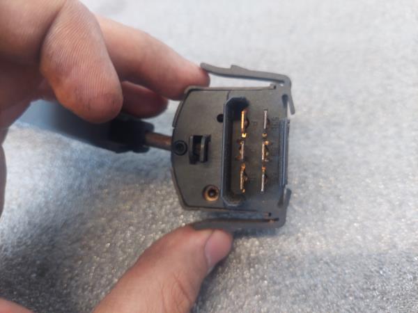 Conjunto / manetes de luzes e limpa vidros VOLVO 440 K (445) Imagem-1