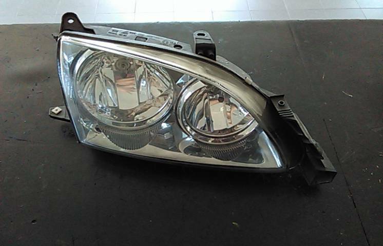 Ótica / farol direita TOYOTA Avensis Sedan (_T22_)
