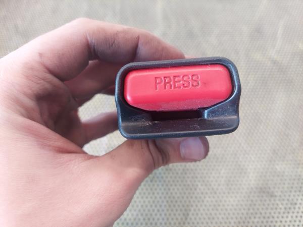 Hebilla de cinturón trasero izquierdo PEUGEOT 108 Imagem-2