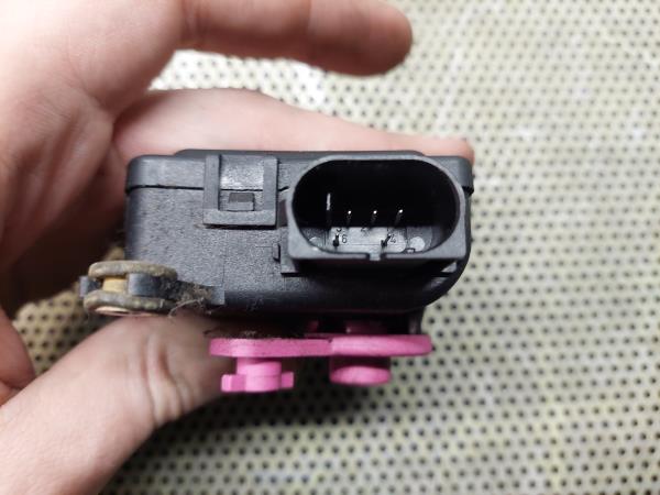 Motor del compuerta de la calefacción VOLKSWAGEN Bora (1J2) Imagem-2