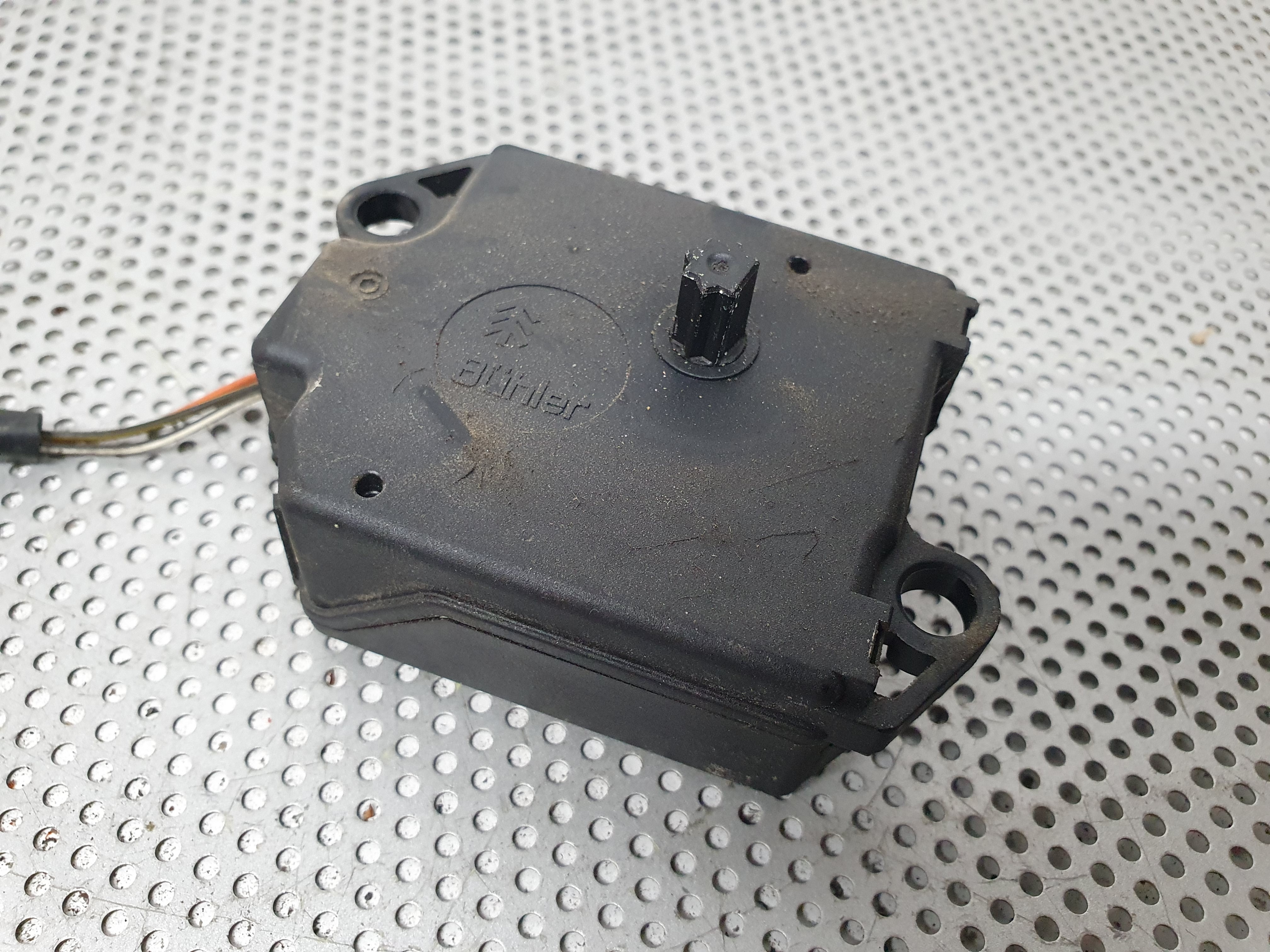 Motor del compuerta de la calefacción RENAULT Megane I (BA0/1_) Imagem-2