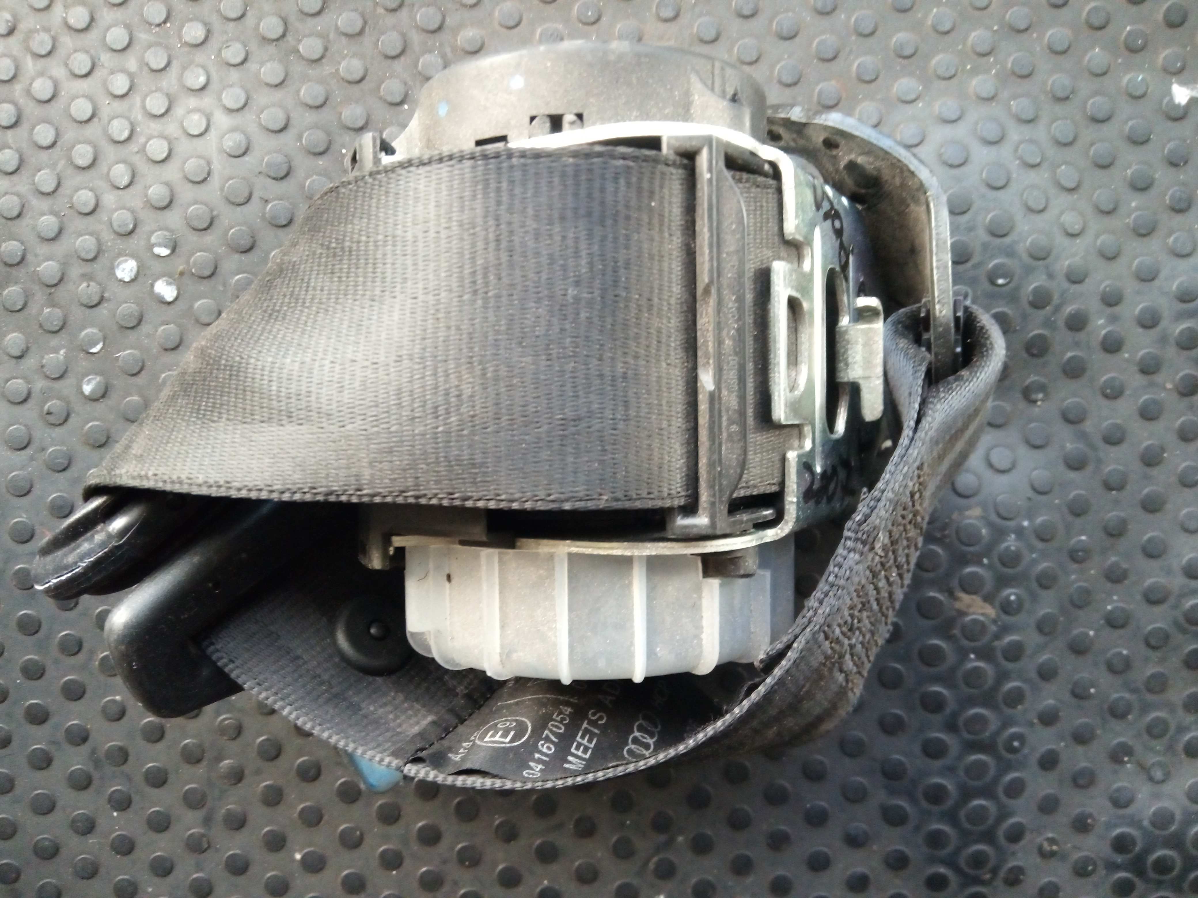 Right rear seatbelt VOLKSWAGEN Polo (9N)