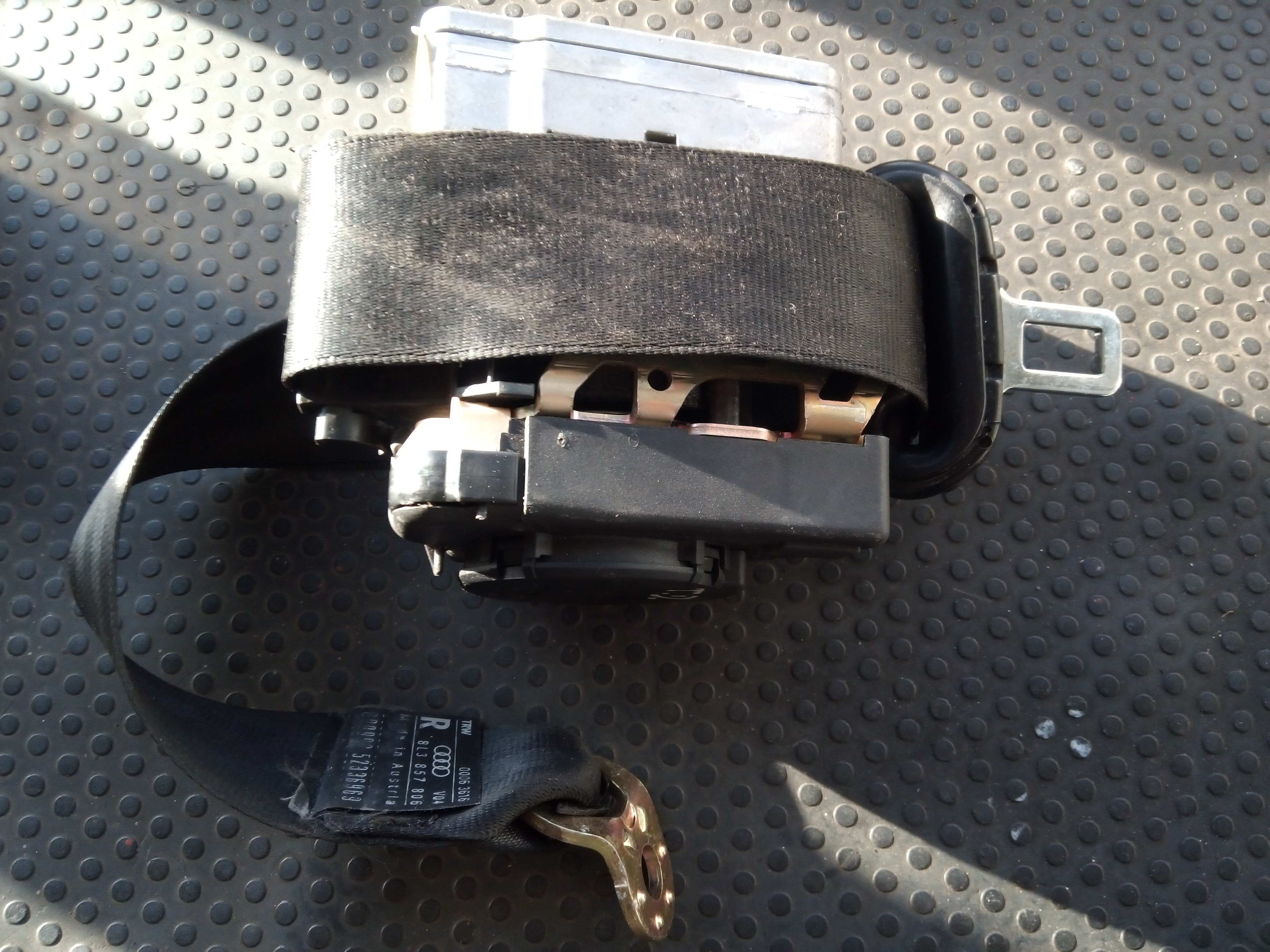 Right rear seatbelt AUDI A3 (8L1) Imagem-1