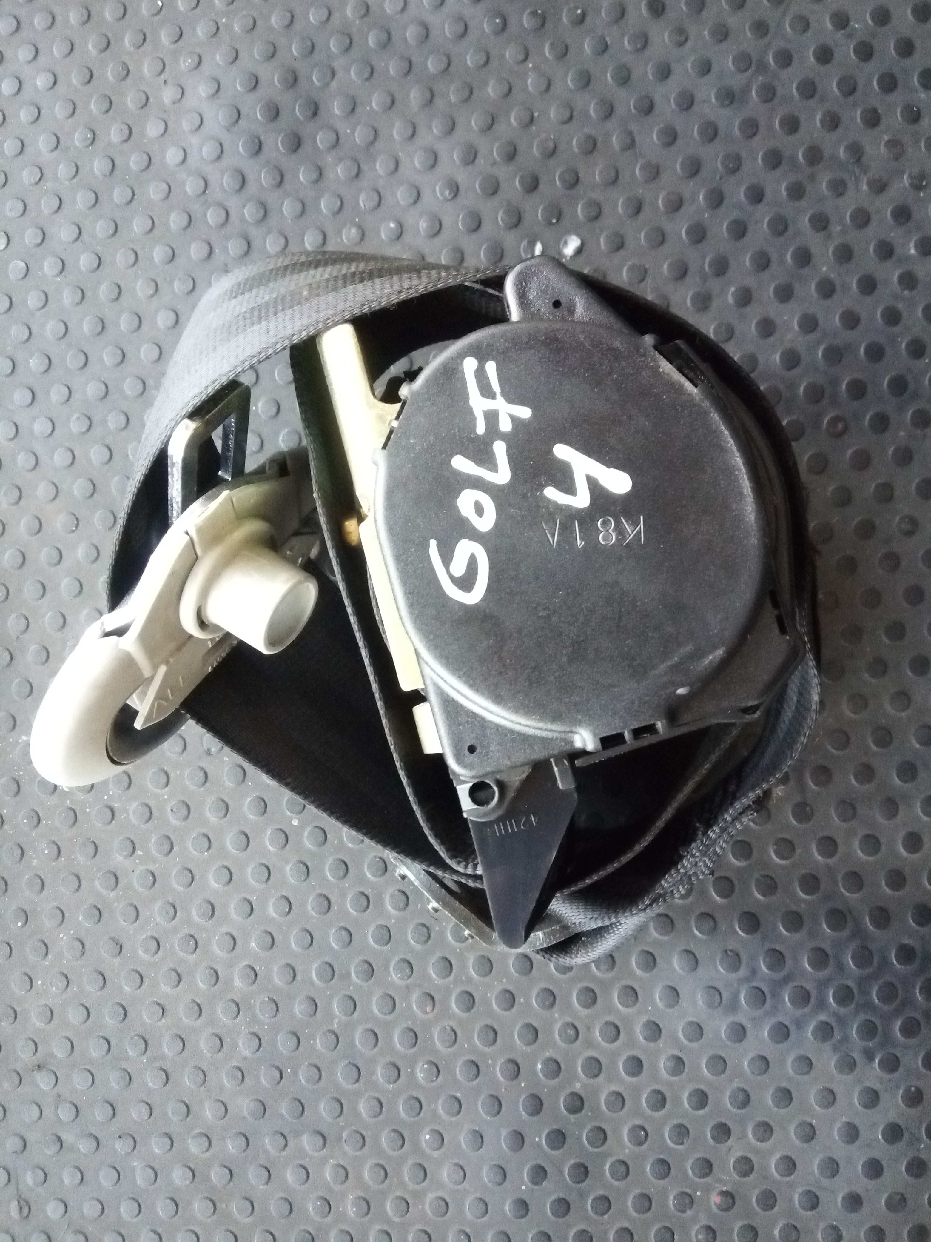 Right rear seatbelt VOLKSWAGEN Golf IV (1J1)