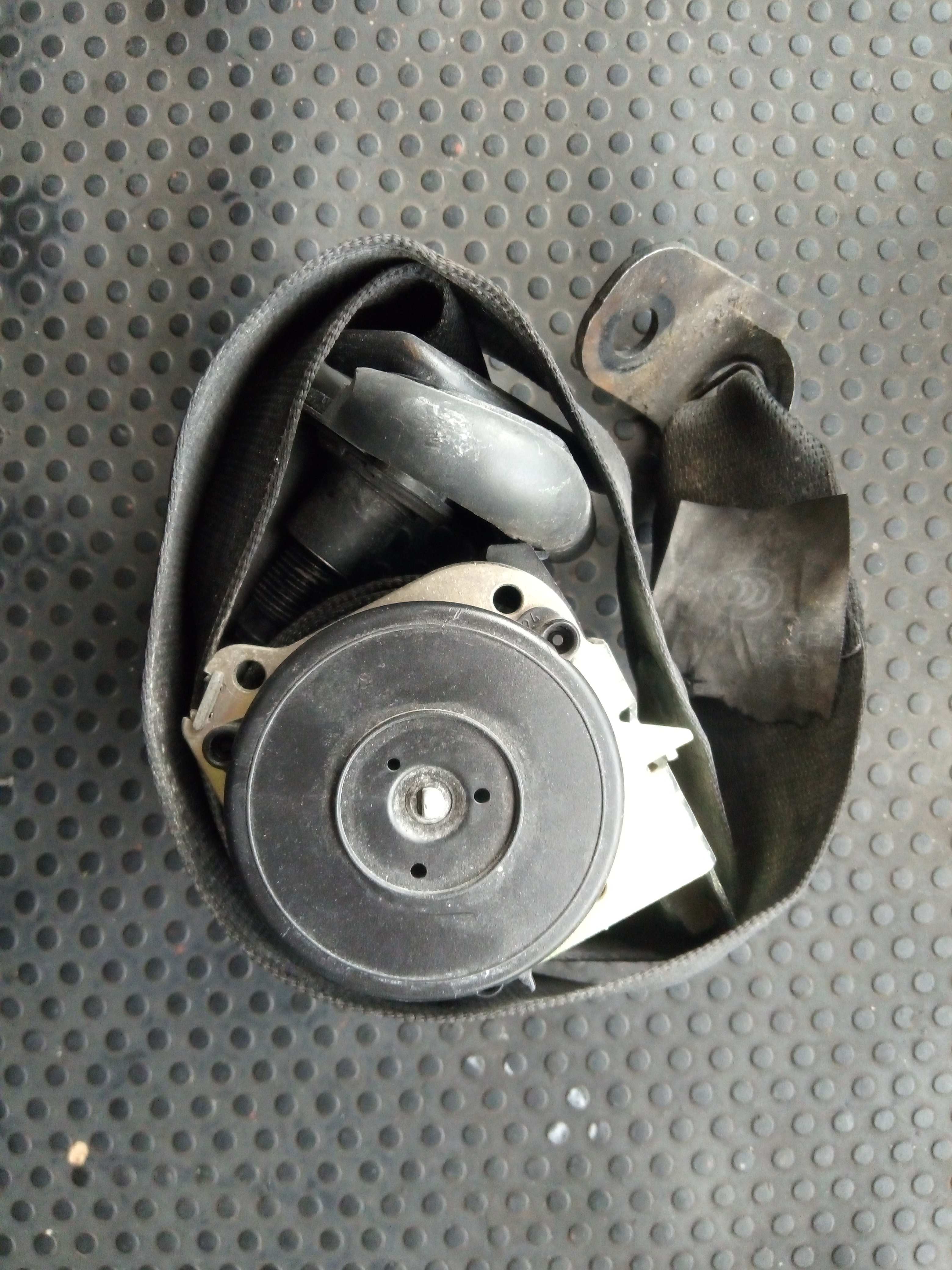 Right rear seatbelt OPEL Astra H Hatchback (L48)