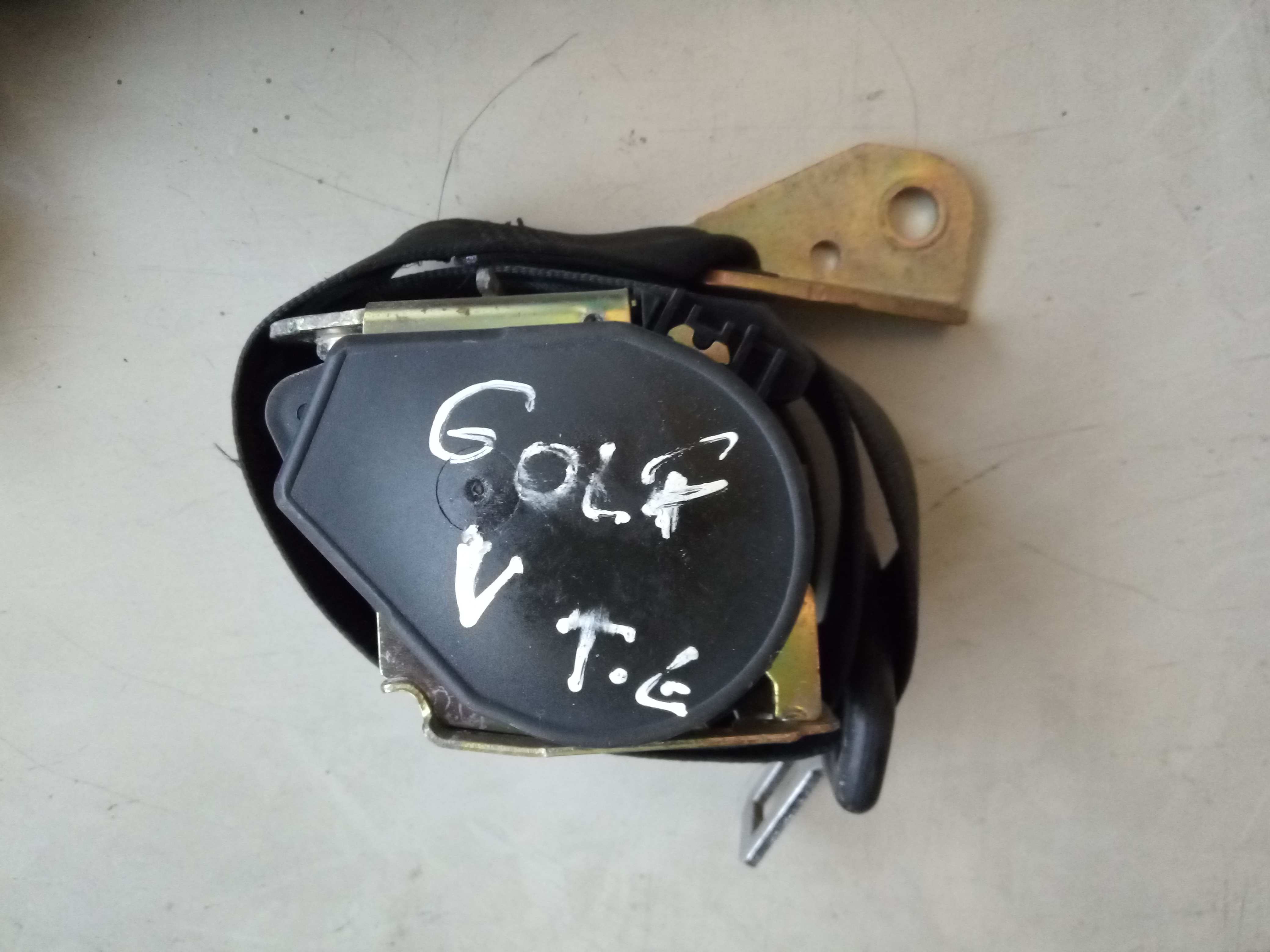 Left rear seatbelt VOLKSWAGEN Golf V (1K1)