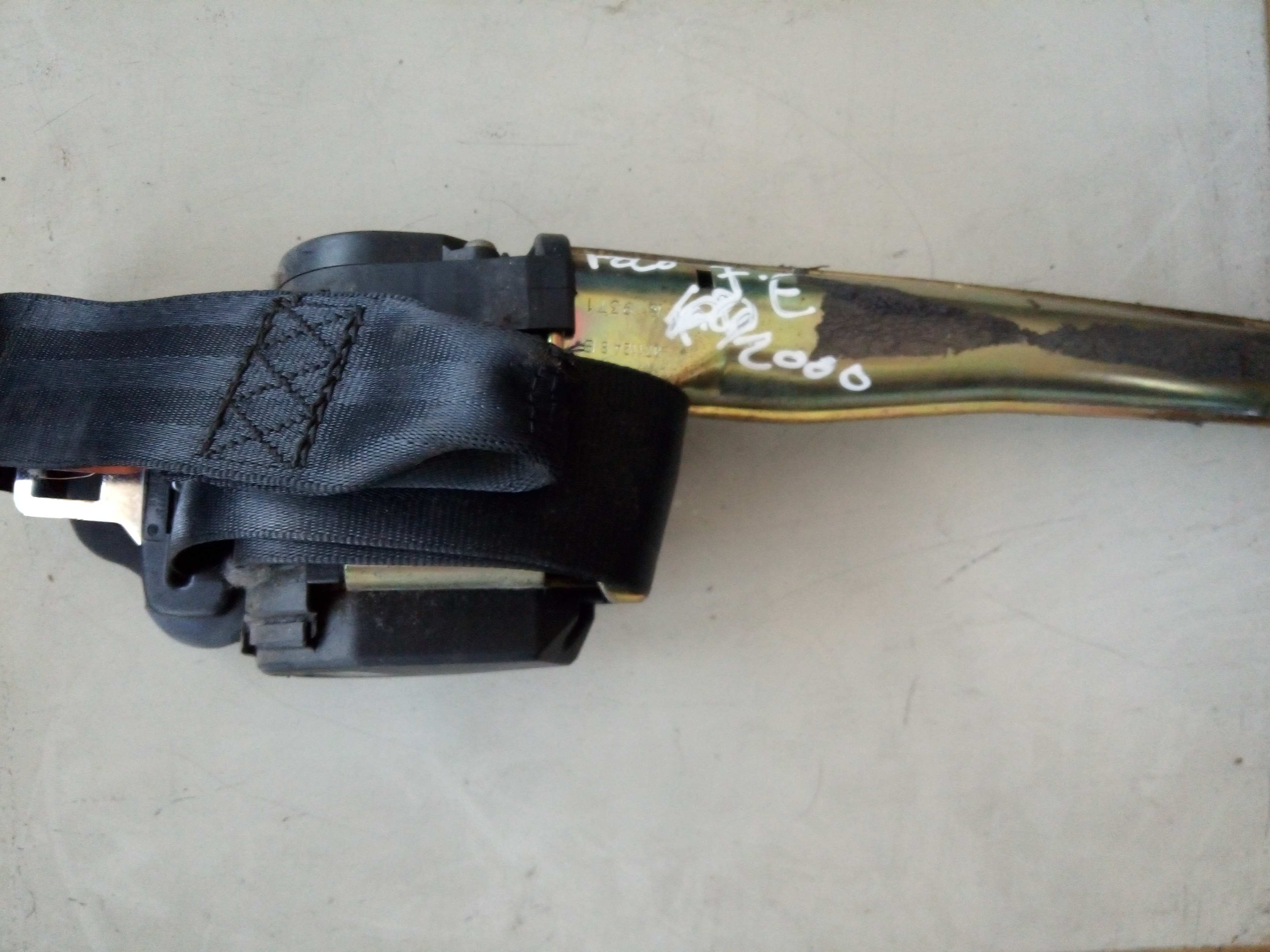 Cinturón delantero izquierdo VOLKSWAGEN Polo (6N)