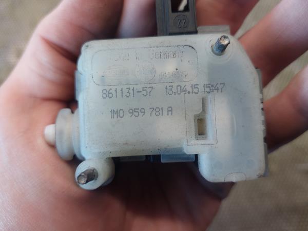 Motor Fecho Mala VOLKSWAGEN Golf IV (1J1) Imagem-2