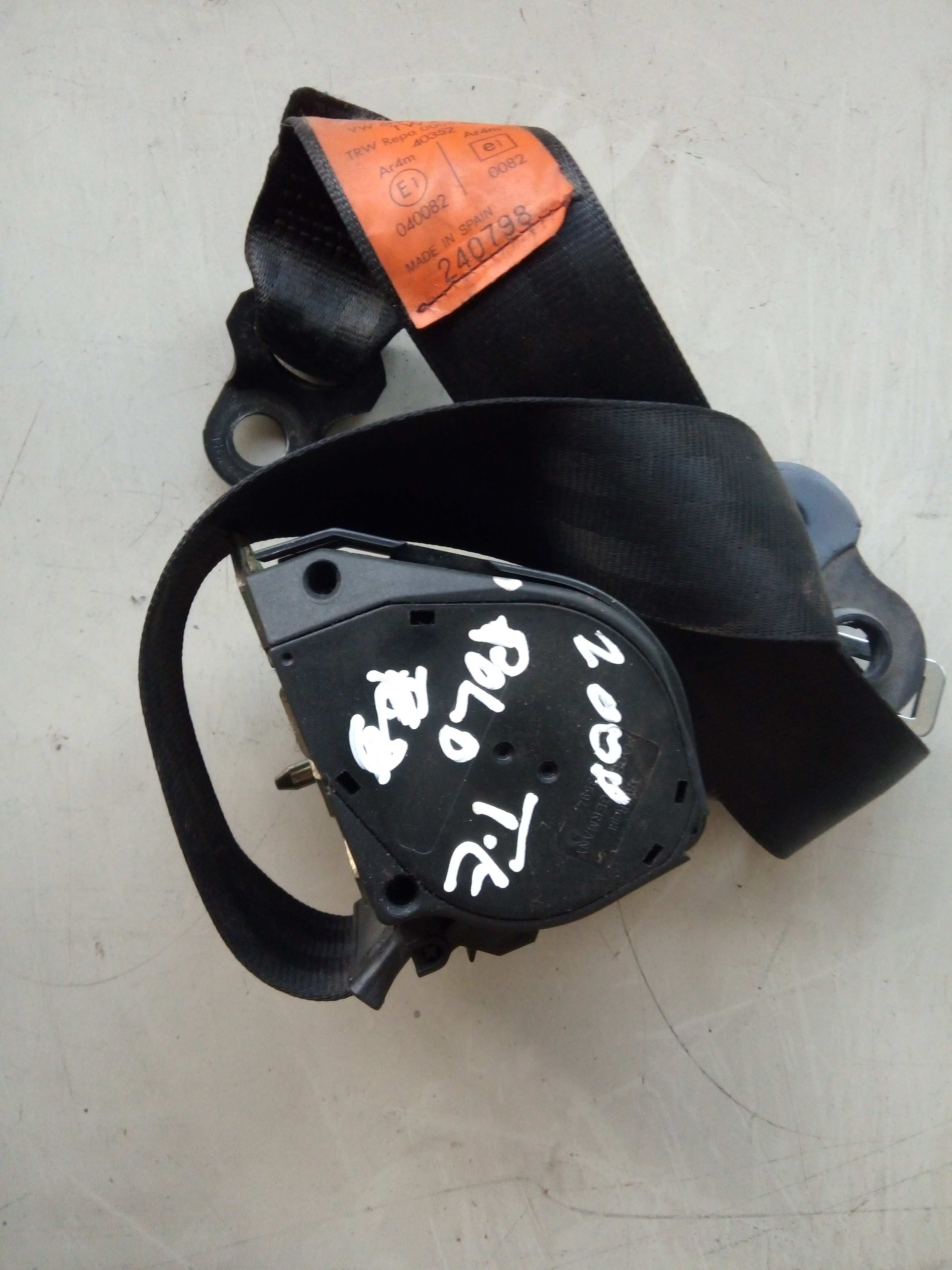 Left rear seatbelt VOLKSWAGEN Polo (6N)