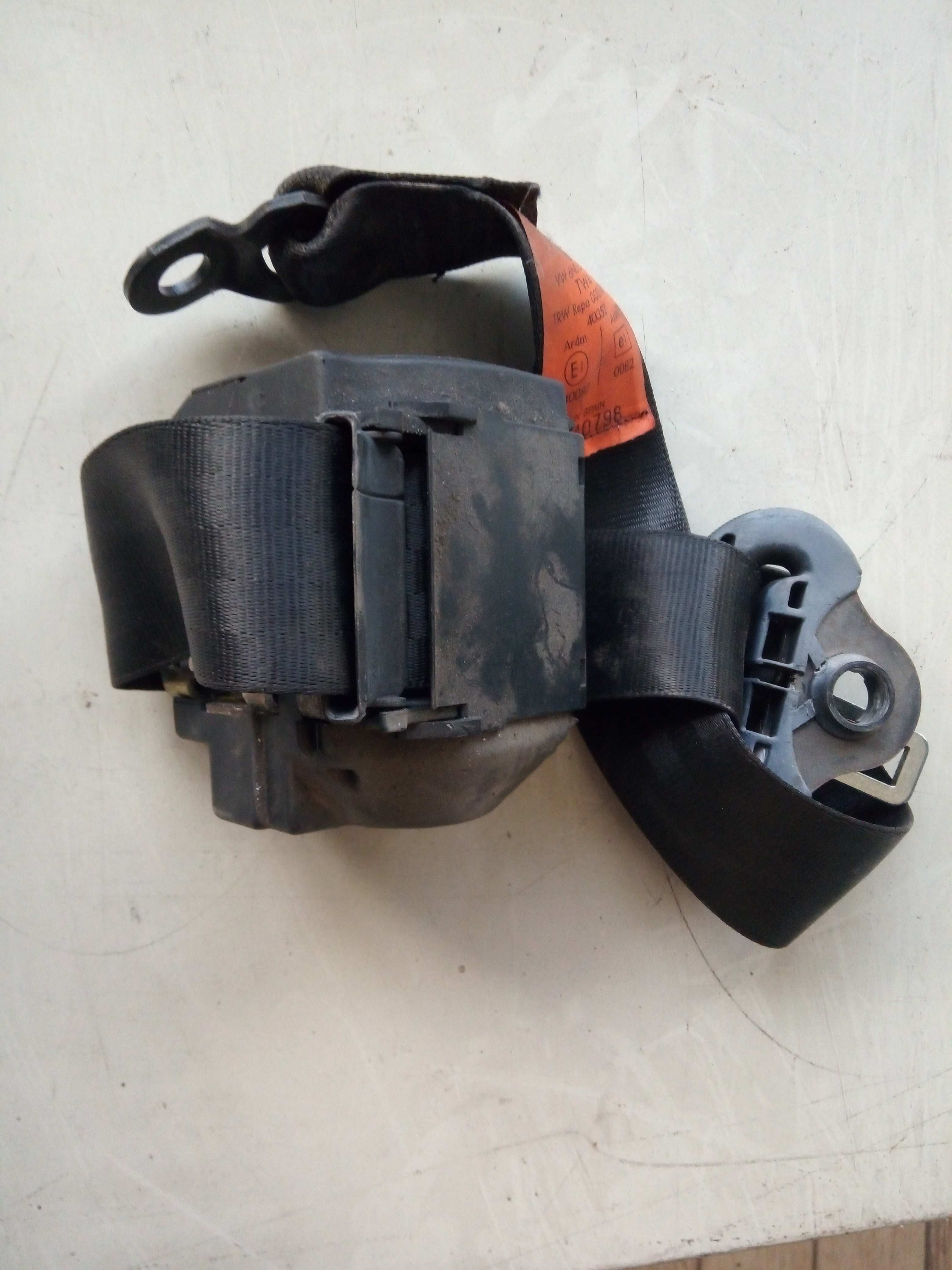 Left rear seatbelt VOLKSWAGEN Polo (6N) Imagem-1