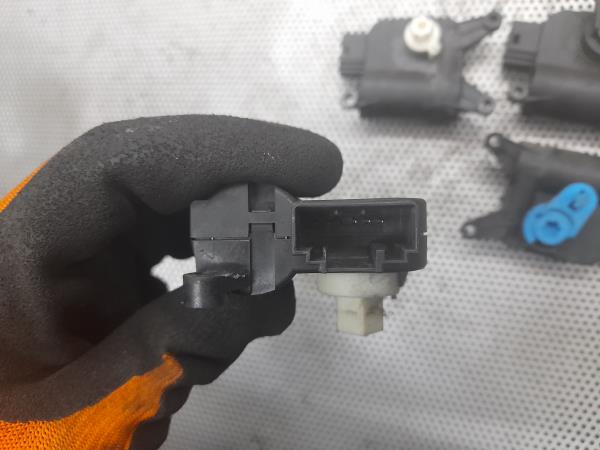 Motor del compuerta de la calefacción VOLKSWAGEN Golf V (1K1) Imagem-3