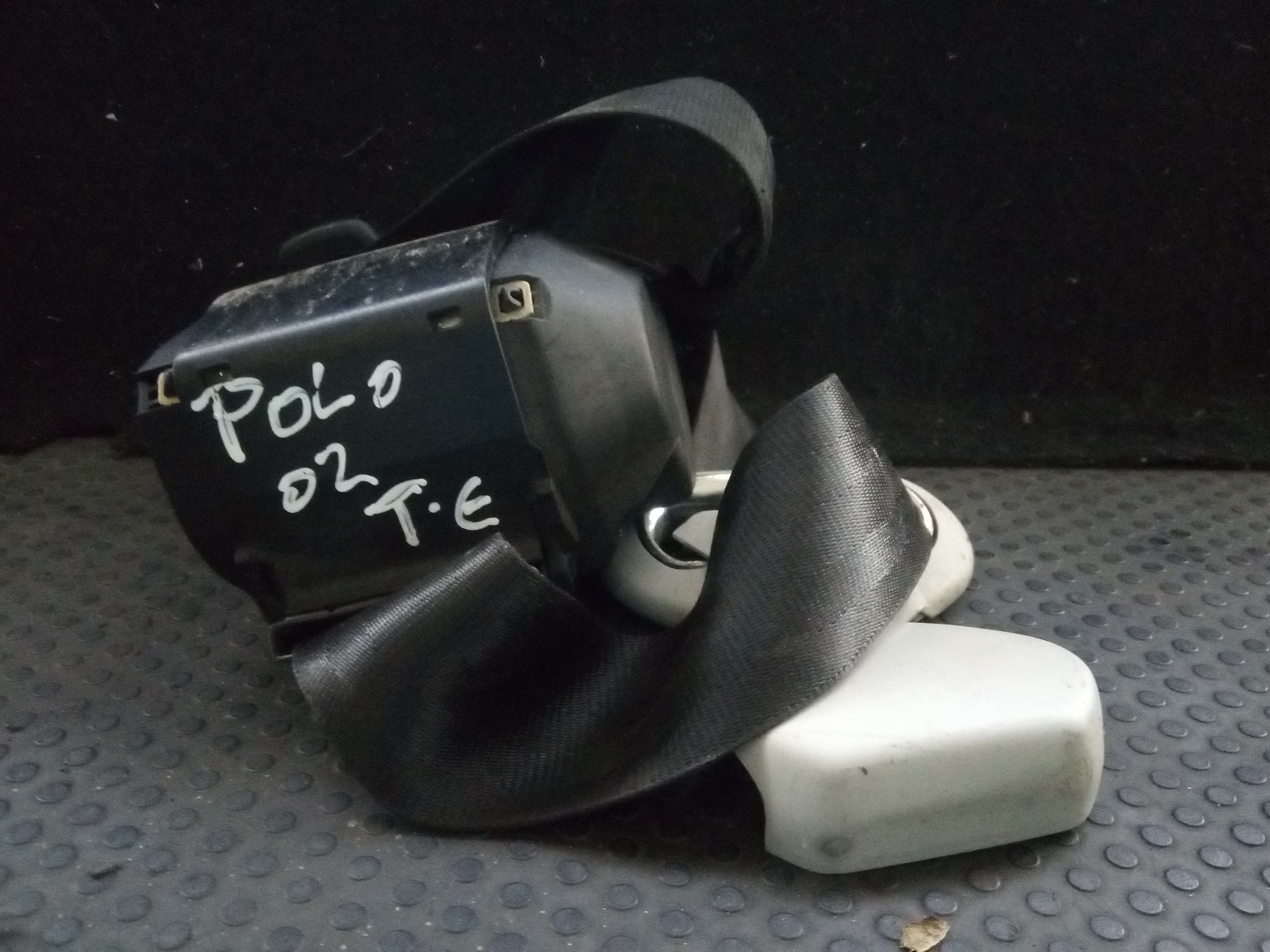 Left rear seatbelt VOLKSWAGEN Polo (6N)
