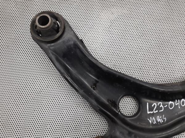 Braccio di sospensione anteriore sinistro TOYOTA Yaris (_P9_) Imagem-1