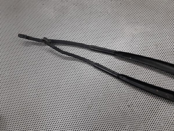 Braccio del tergicristallo anteriore destro TOYOTA Yaris (_P9_) Imagem-1