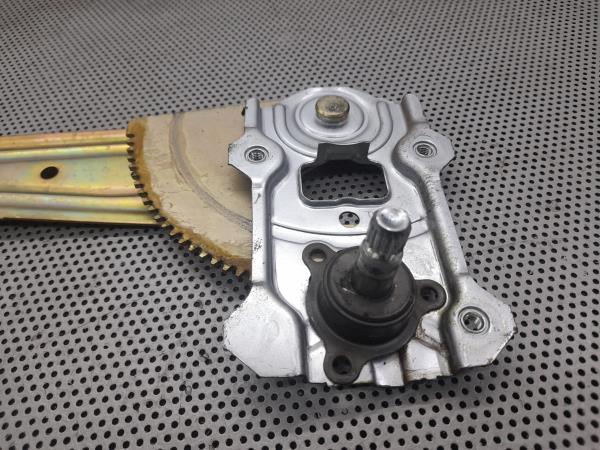 Alzavetro posteriore sinistro TOYOTA Yaris (_P9_) Imagem-1